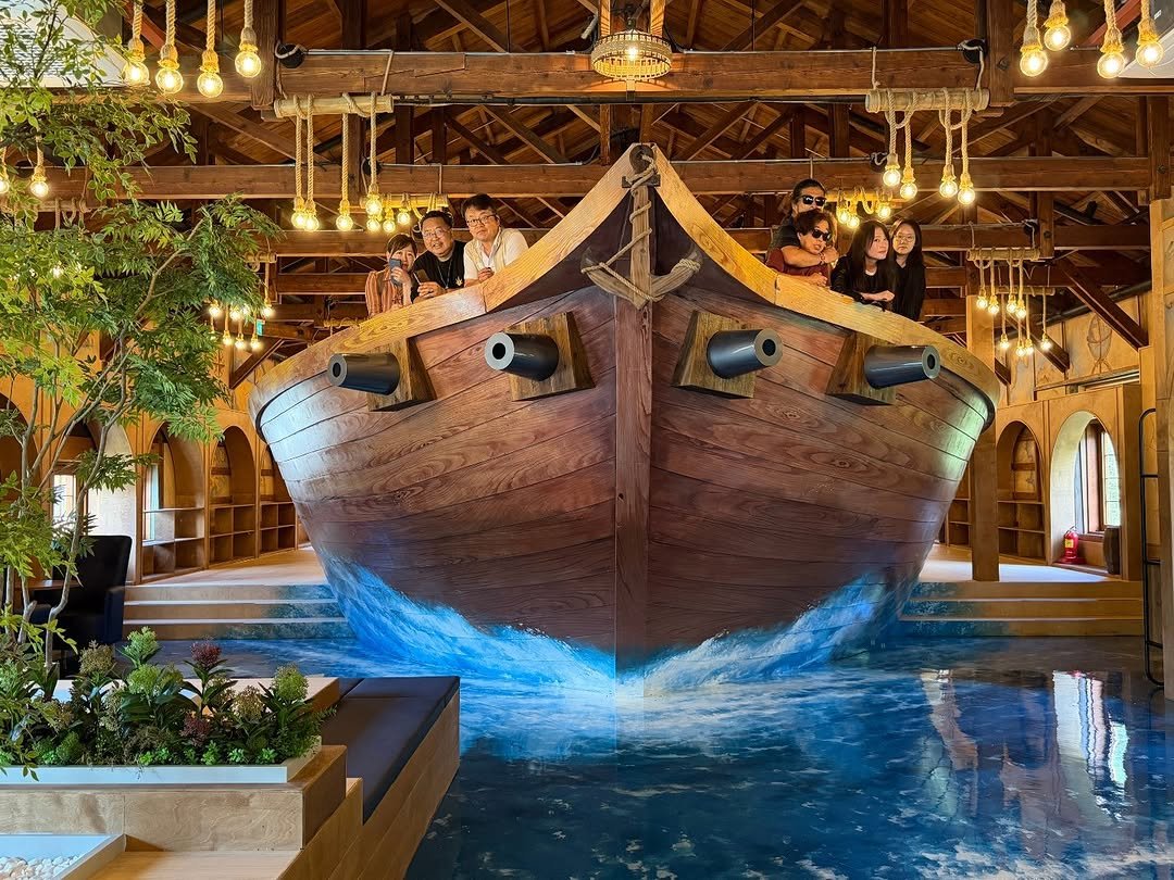 Photo by 정영수 on October 03, 2025. May be an image of 2 people, ship, riverboat and text.