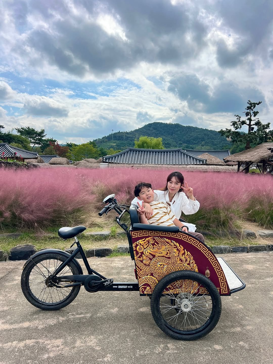 Photo by 혜연 / 우리나라 숨은 여행지 on October 24, 2025. May be an image of buggy, carriage, outdoors and text.
