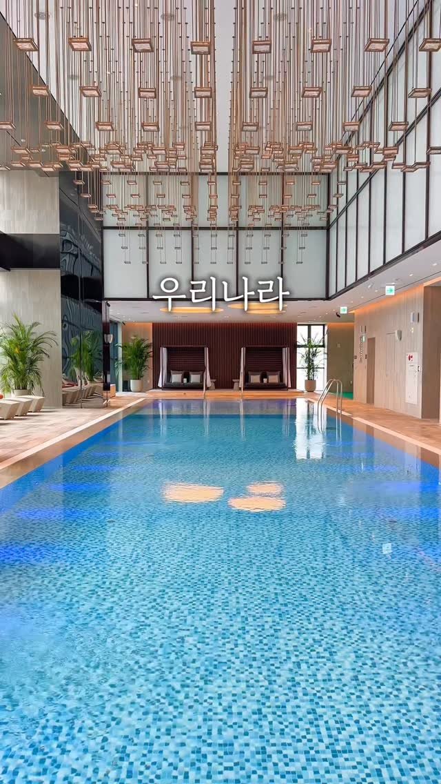 yeoniiique 게시물 이미지: 📌마감되었습니다. 감사합니다😊

수영장이 역대급으로 멋진 서울 신상 5성급...