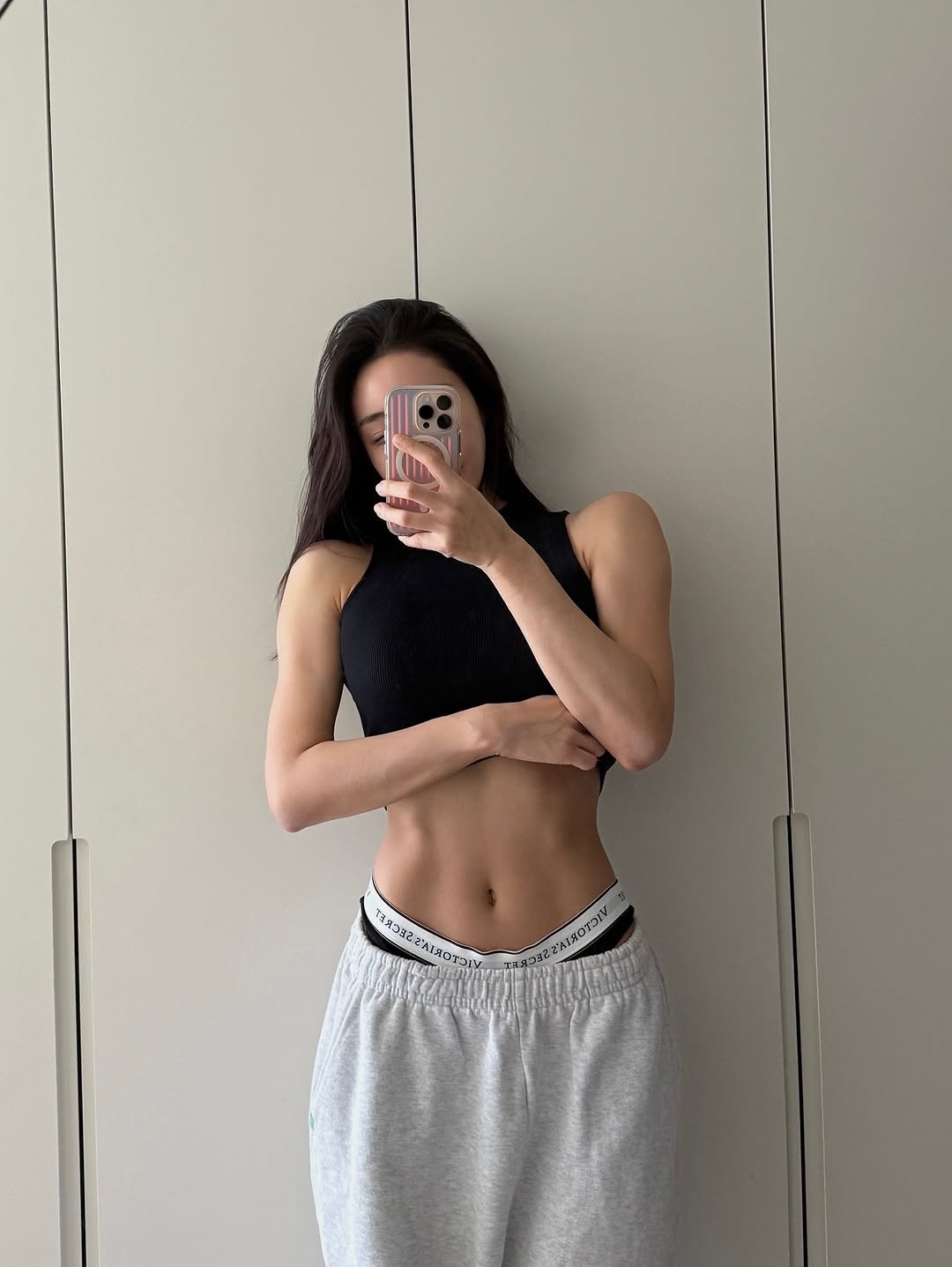 Photo by 연필라테스 연쌤 박서연 on November 25, 2025. May be an image of activewear, sweatpants and text.