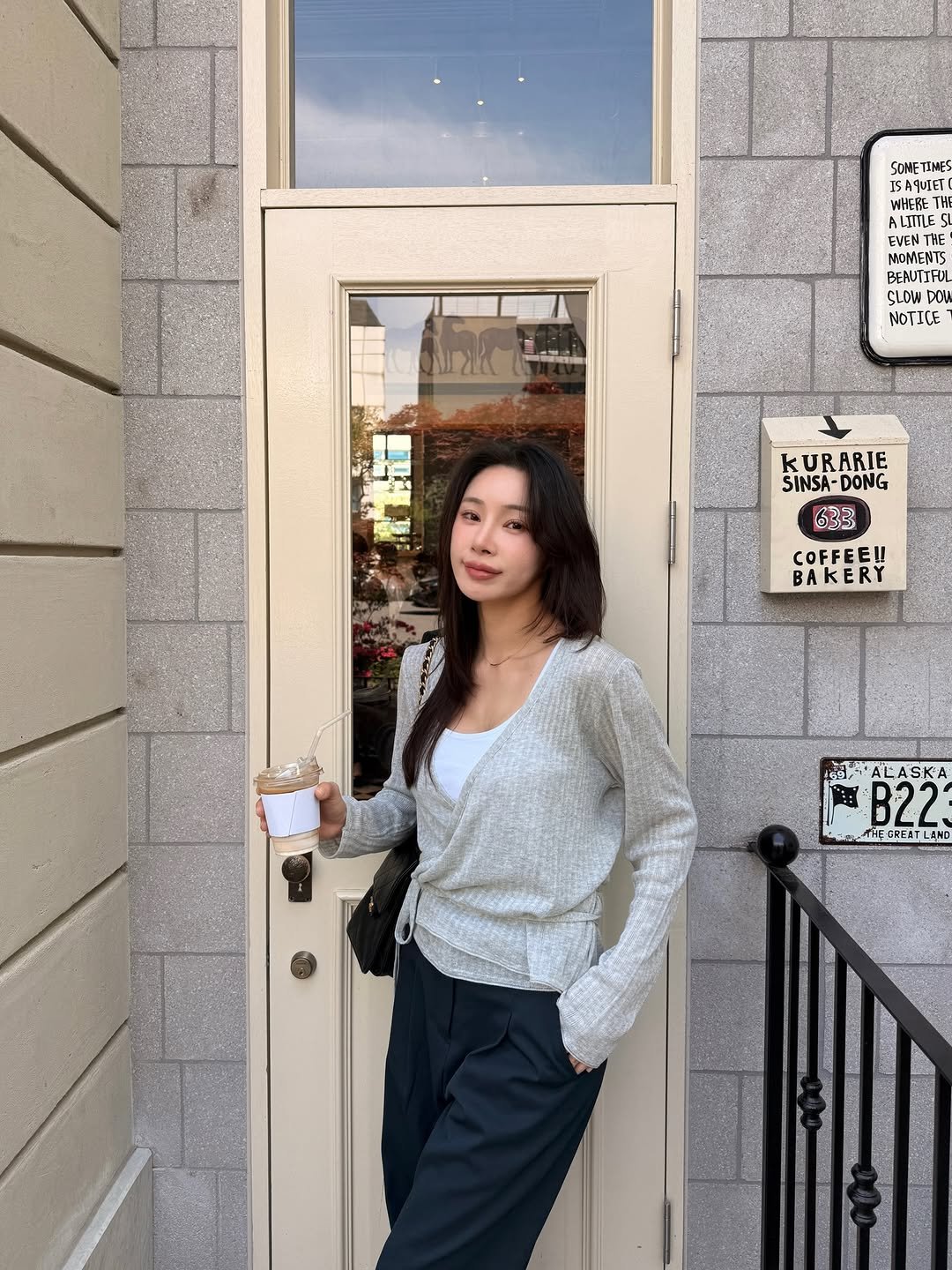 Photo by 연필라테스 연쌤 박서연 on April 22, 2026. May be an image of turtleneck, cornflower and text.