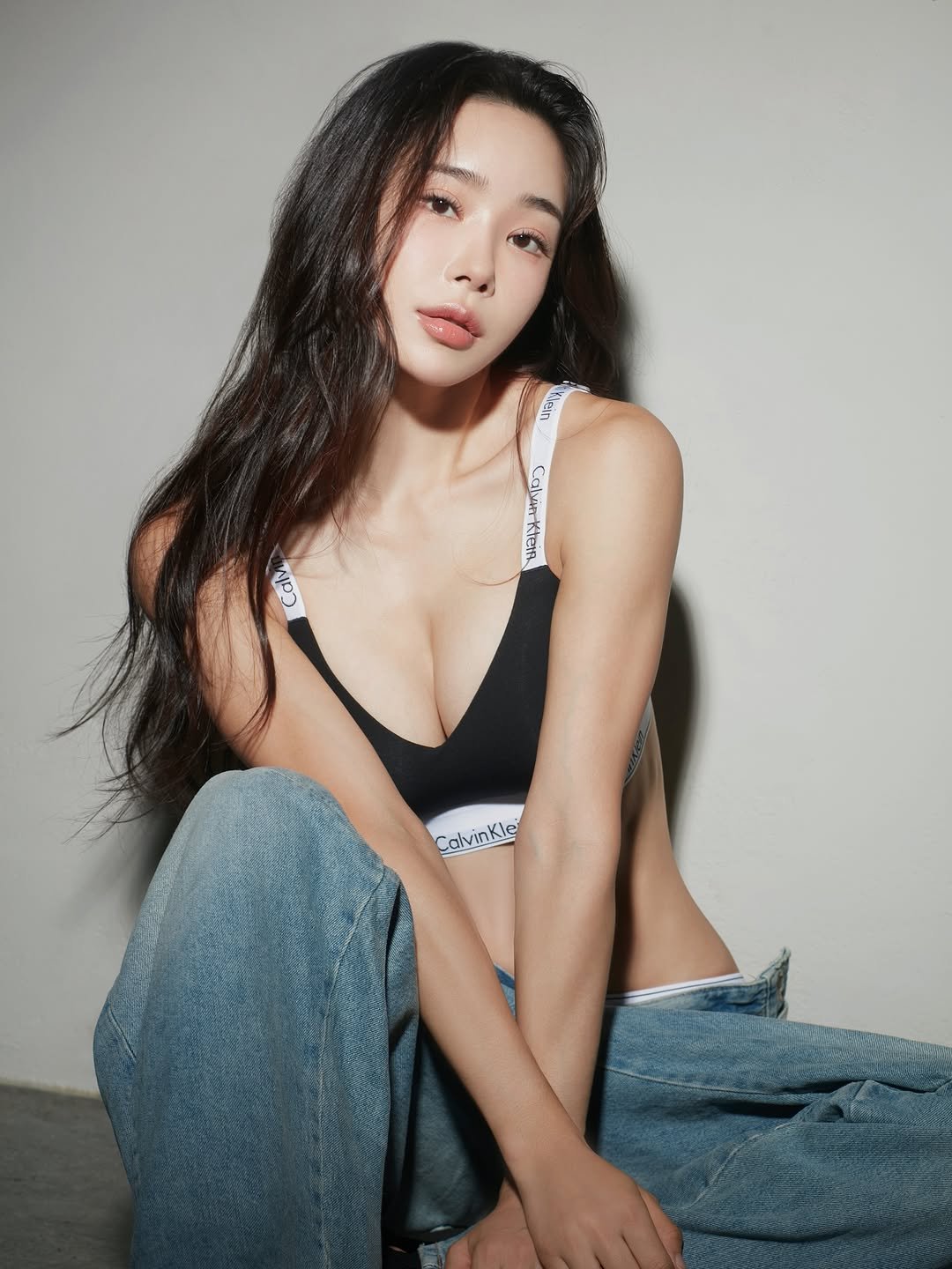 Photo by 연필라테스 연쌤 박서연 on January 06, 2026. May be an image of one or more people, hair, makeup, bra and text.