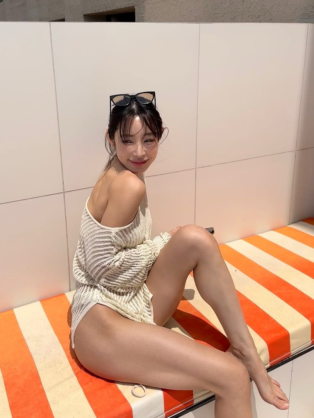 Photo shared by 연필라테스 연쌤 박서연 on November 24, 2025 tagging @yeon_market__. May be an image of eyewear, jumpsuit, bath robe, sarong, headscarf, pool and text.