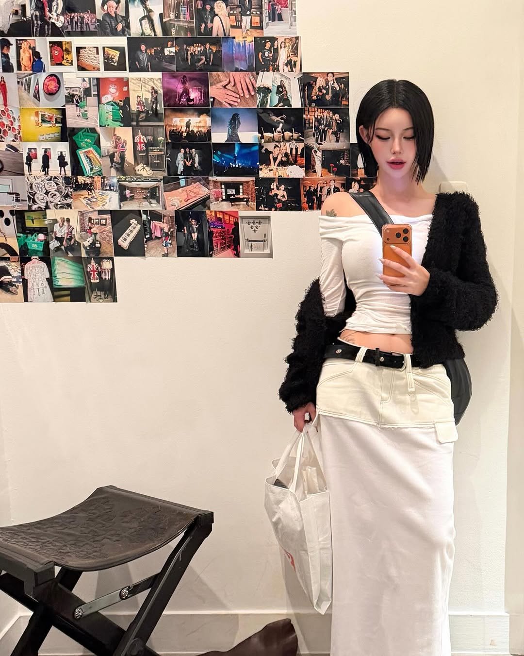 Photo by 선영 on December 02, 2025. May be an image of newspaper, top, miniskirt and text.