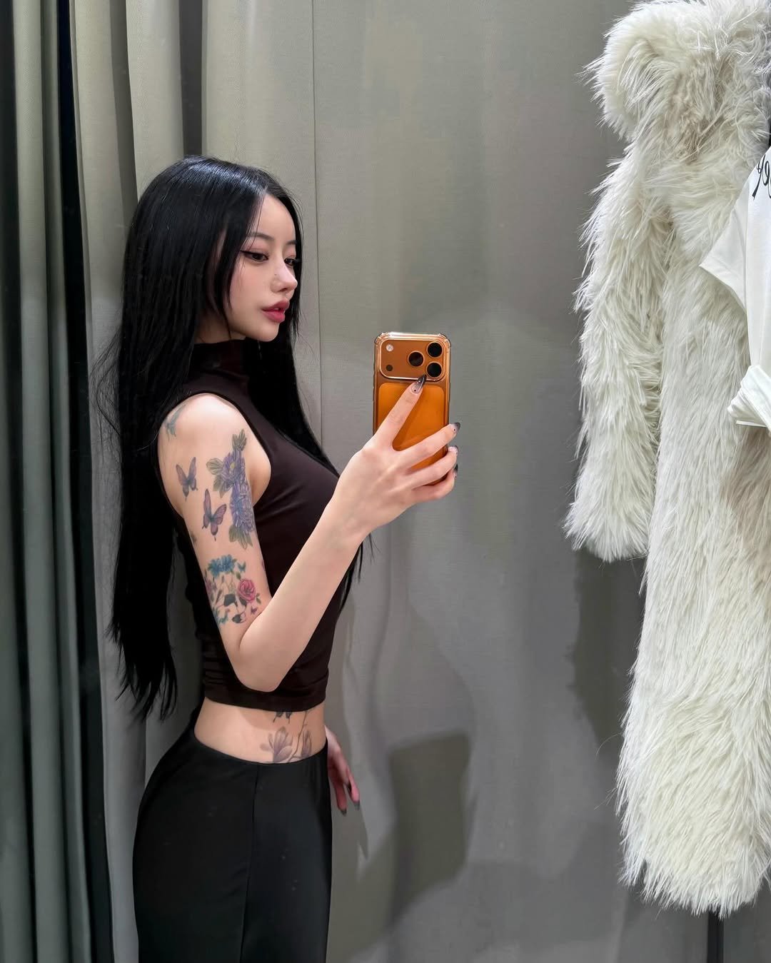 Photo by 선영 on February 15, 2026. May be a selfie of mirror and text.