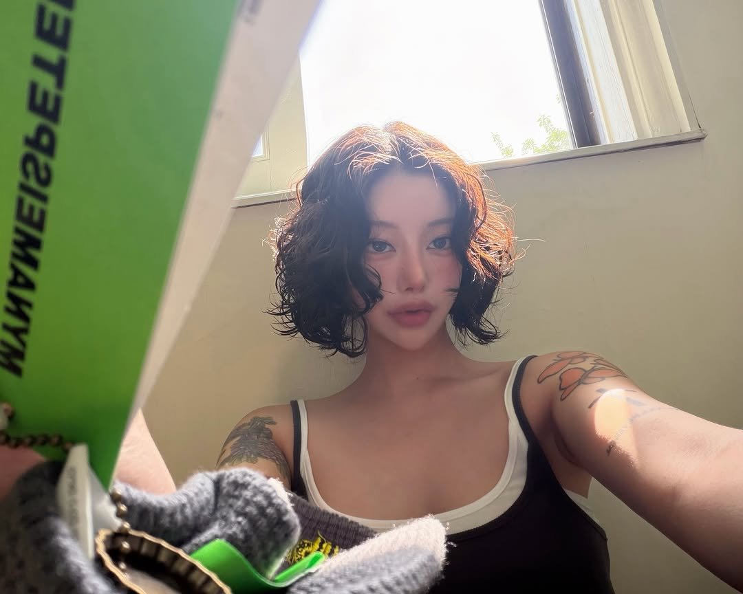 Photo shared by 선영 on April 19, 2026 tagging @mynameispeter.shop. May be a selfie of one or more people, makeup, hair and text.