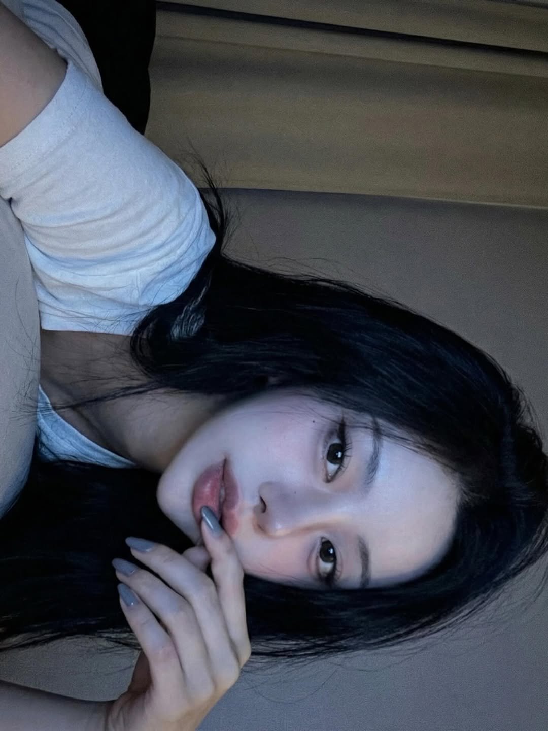 Photo by 선영 on January 16, 2026. May be an image of one or more people, makeup, hair and text.