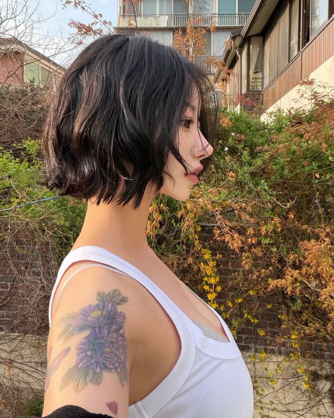 Photo by 선영 on April 05, 2026. May be an image of one or more people, hair, outdoors and text.