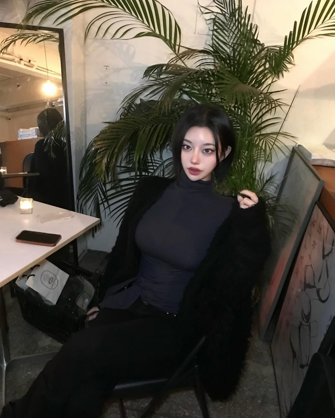 Photo by 선영 on January 05, 2026. May be an image of one or more people, hair, turtleneck, parka, top and text.