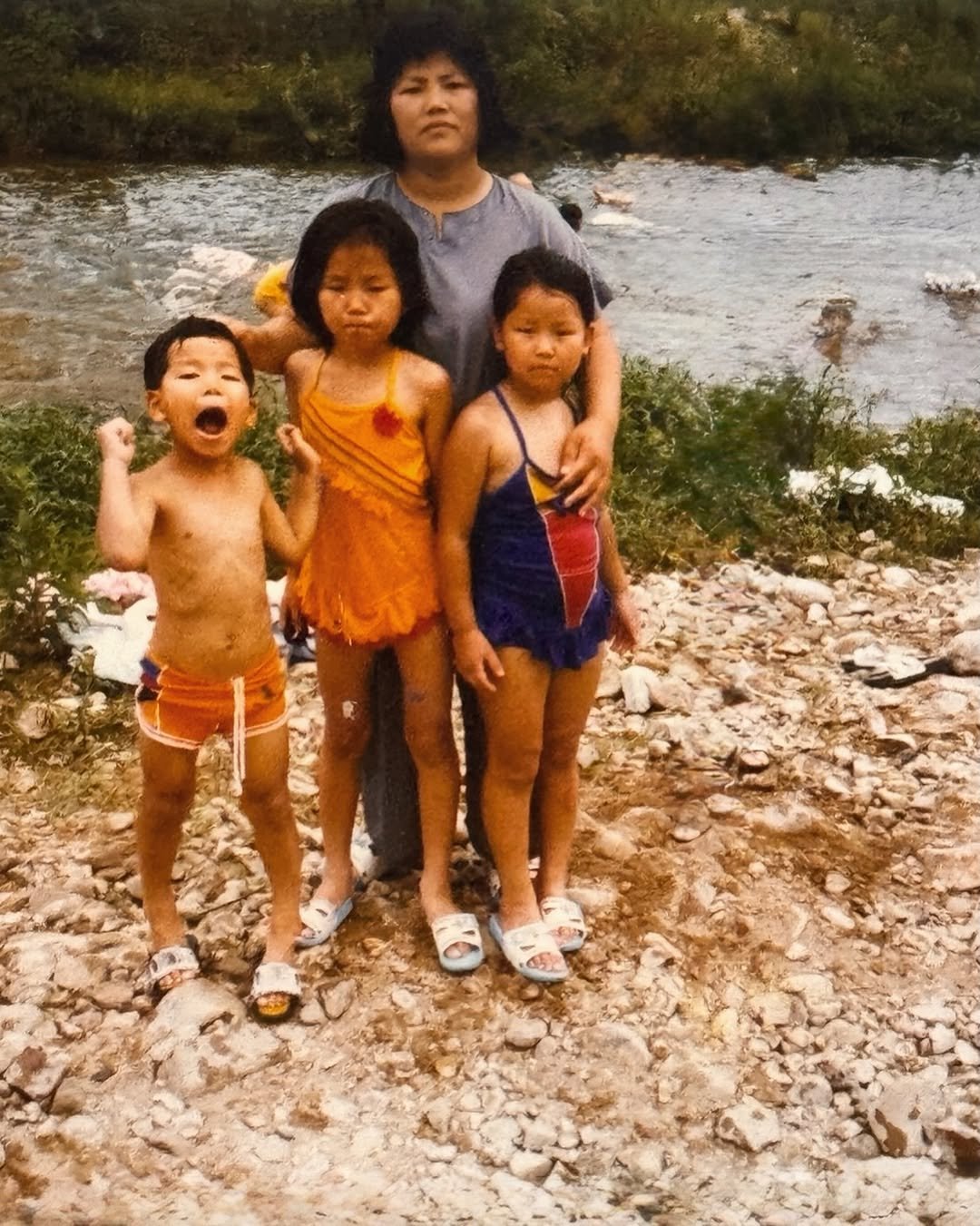 Photo by 복을 담는 도예가 한나 Hanna, Korean Ceramic Artist 여우자기 on February 18, 2026. May be an image of child and text.