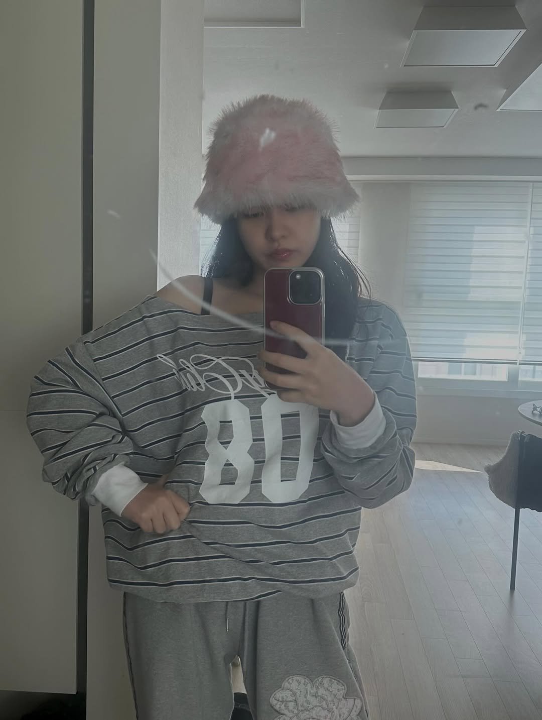 Photo by 김예림 🪽 yeri on January 19, 2026. May be a selfie of sleepwear, hat, sweatpants, fur, sweatshirt, sweatsuit, parka, mirror and text.