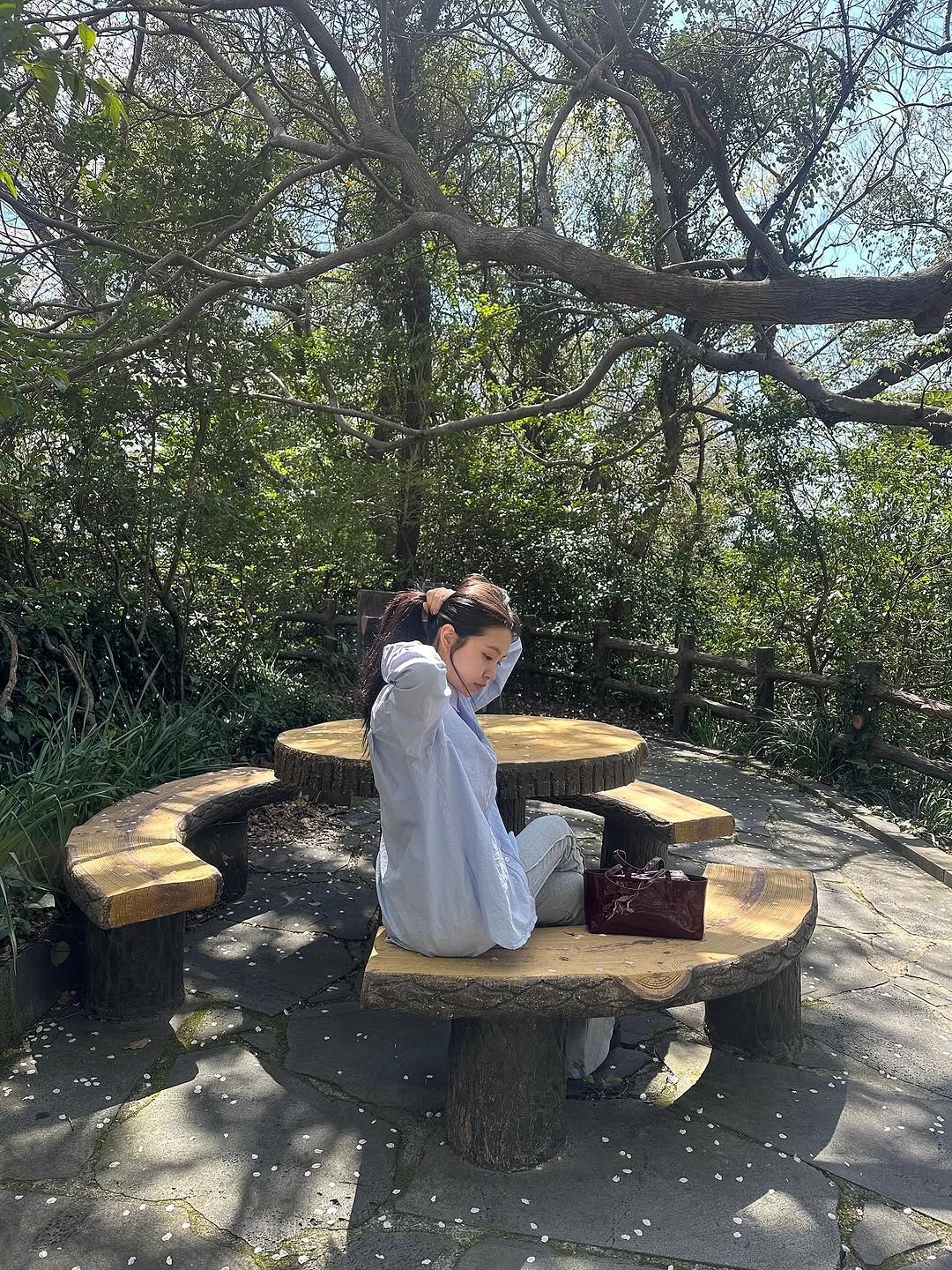 Photo by 김예림 🪽 yeri on April 13, 2026. May be an image of Angel Oak tree and text.