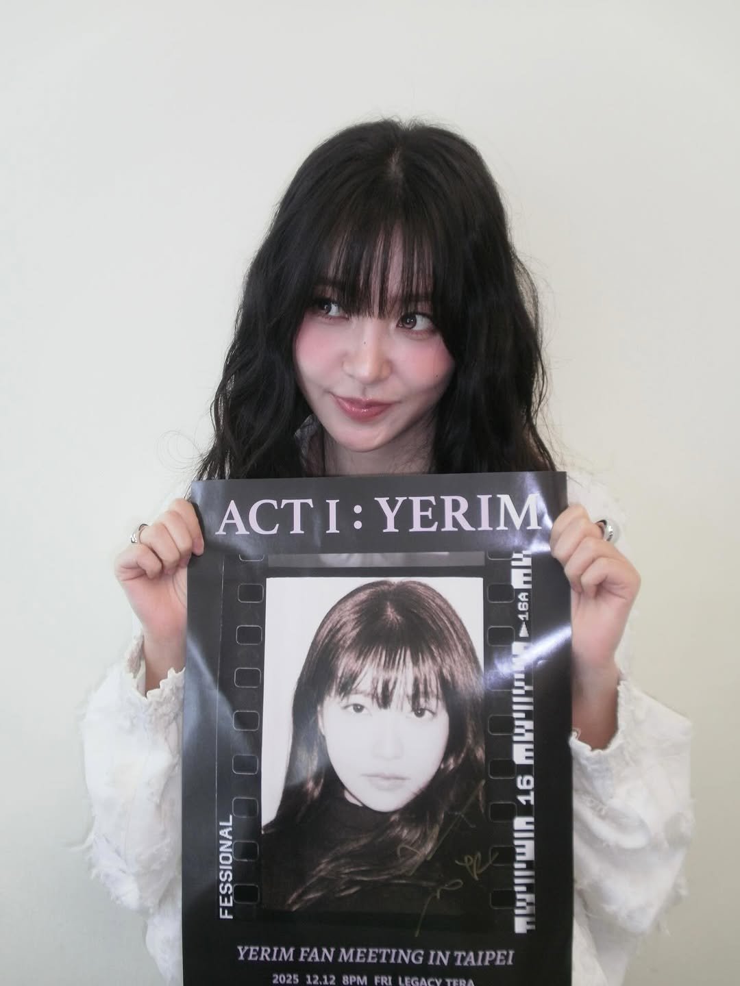 Photo by 김예림 🪽 yeri on December 14, 2025. May be an image of one or more people, hair, magazine, poster and text that says 'ACTI:YERIM ACTI: YERIM MlMW ㅋ 9 SIO SSION l MImali.m YERIM FAN MEETING YERIMFANMEETINGIN.TALPEI IN TAIPEI'.
