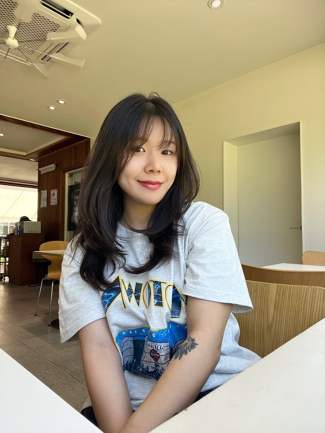 yes_granola_sh 게시물 이미지: 얼마만에 셀카인건가!!!!😎
여유롭게 커피한잔🤍