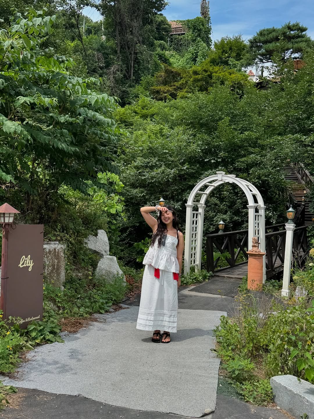 Photo by 장유선 on August 17, 2025. May be an image of 2 people.