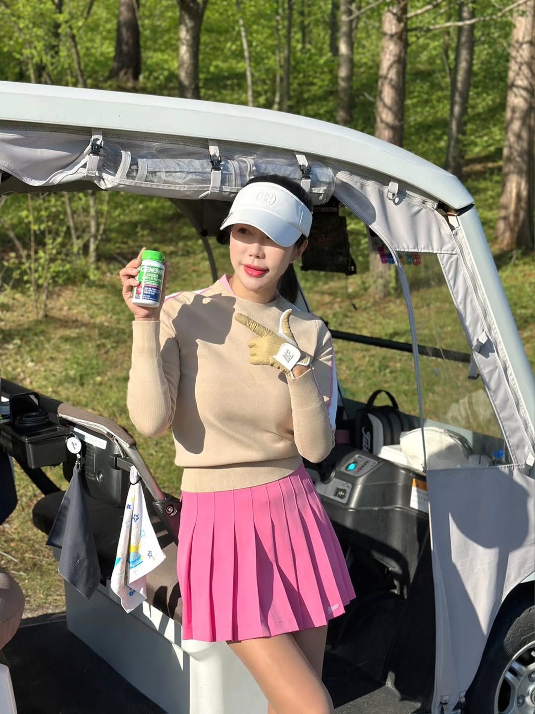 Photo shared by 미대녀 오예스 on April 24, 2026 tagging @cenovis_official, and @yeses1210. May be an image of golf, golf cart, golf course and text.