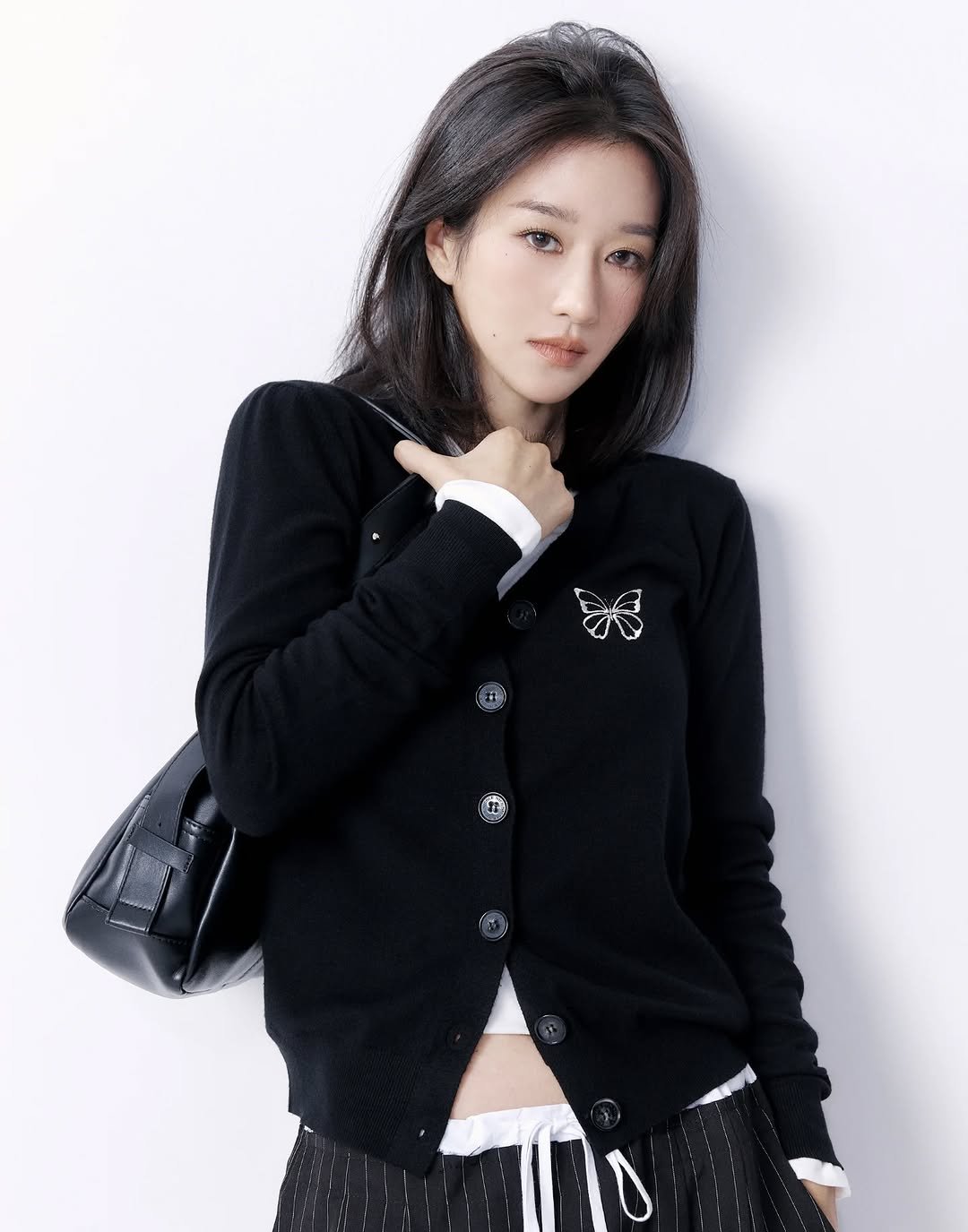 Photo by SEO YEA JI on October 30, 2025. May be an image of one or more people, hair, sleepwear, blazer, top, outerwear, cardigan and text.