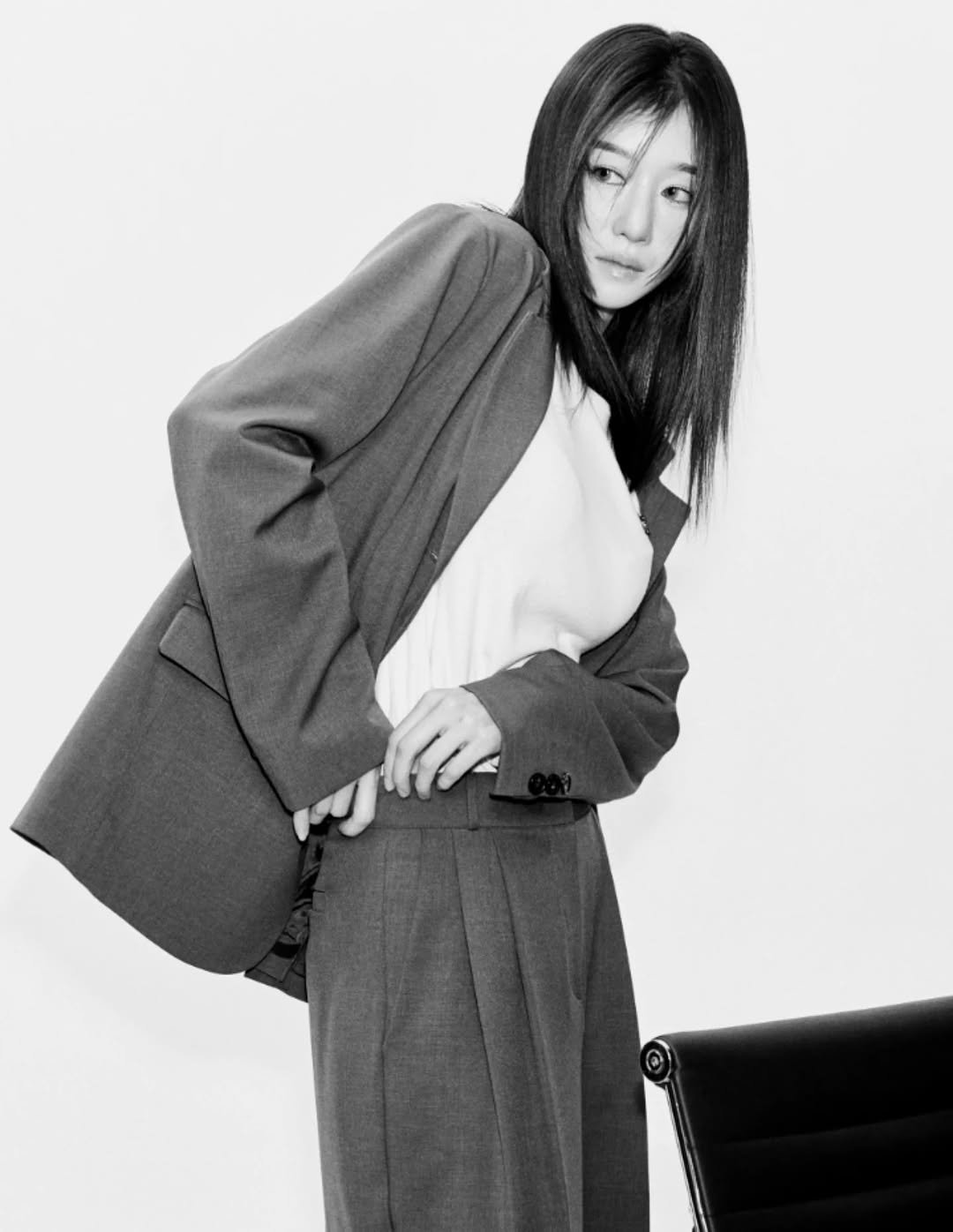 Photo by SEO YEA JI on February 14, 2026. May be a black-and-white image of one or more people, hair, duffle coat, overcoat, suit, top and blazer.