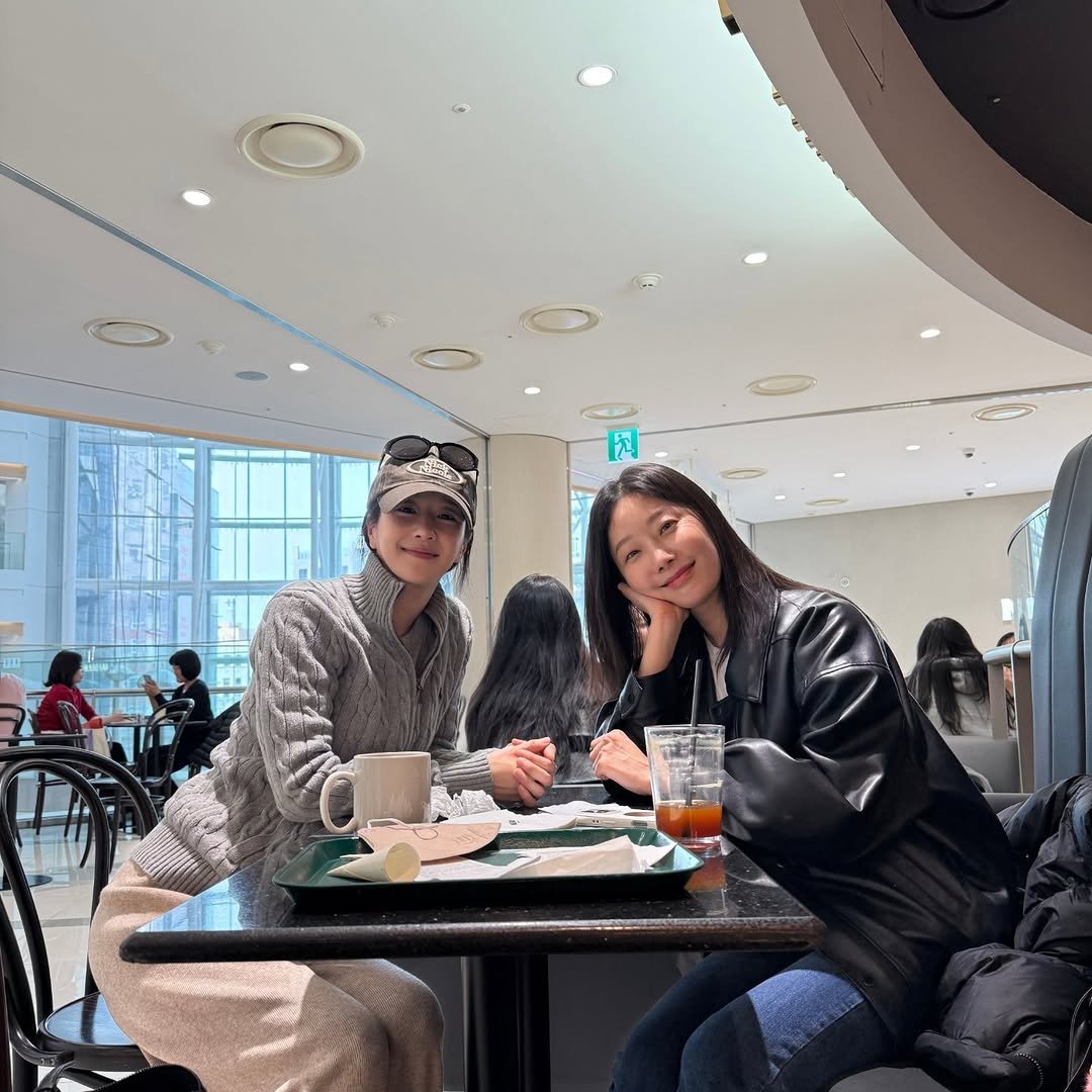 Photo by SEO YEA JI on March 11, 2026. May be an image of one or more people, duffle coat, overcoat, tea, parka, cornflower and text.