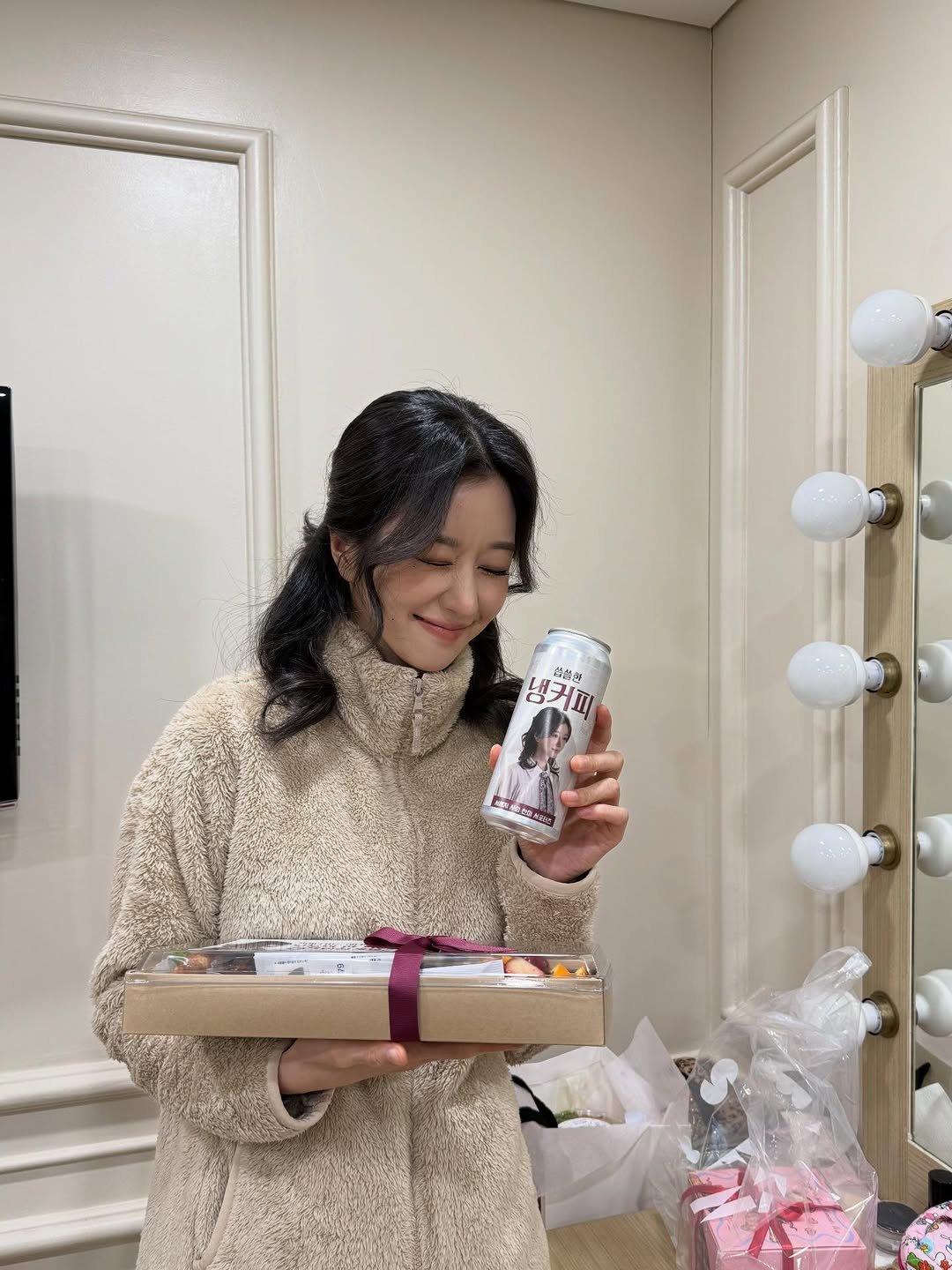Photo by SEO YEA JI on February 27, 2026. May be an image of one or more people, hair, hand cream, water bottle, lotion, hamper, bottle and text that says '냉커피 삼성면'.