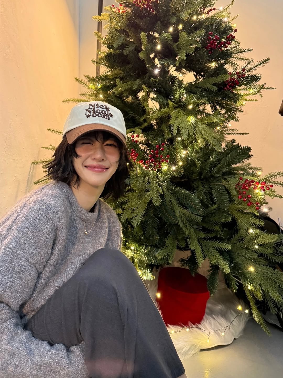 Photo by SEO YEA JI on December 19, 2025. May be an image of one or more people, hair, christmas tree, hat, tinsel and text.
