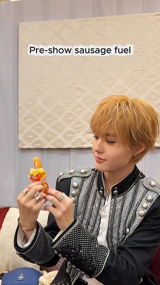 yg_treasure_official 게시물 이미지: Enak! 😋

#TREASURE #트레저 #CHOIHYUNSUK #ASAHI #DOYOUNG