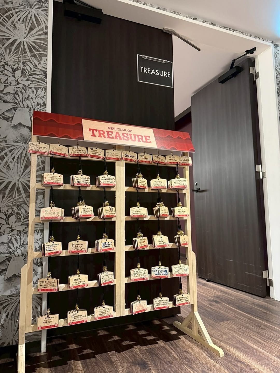 Photo by YG JAPAN OFFICIAL on January 11, 2026. May be an image of fragrance, rack, perfume, hand cream and text.