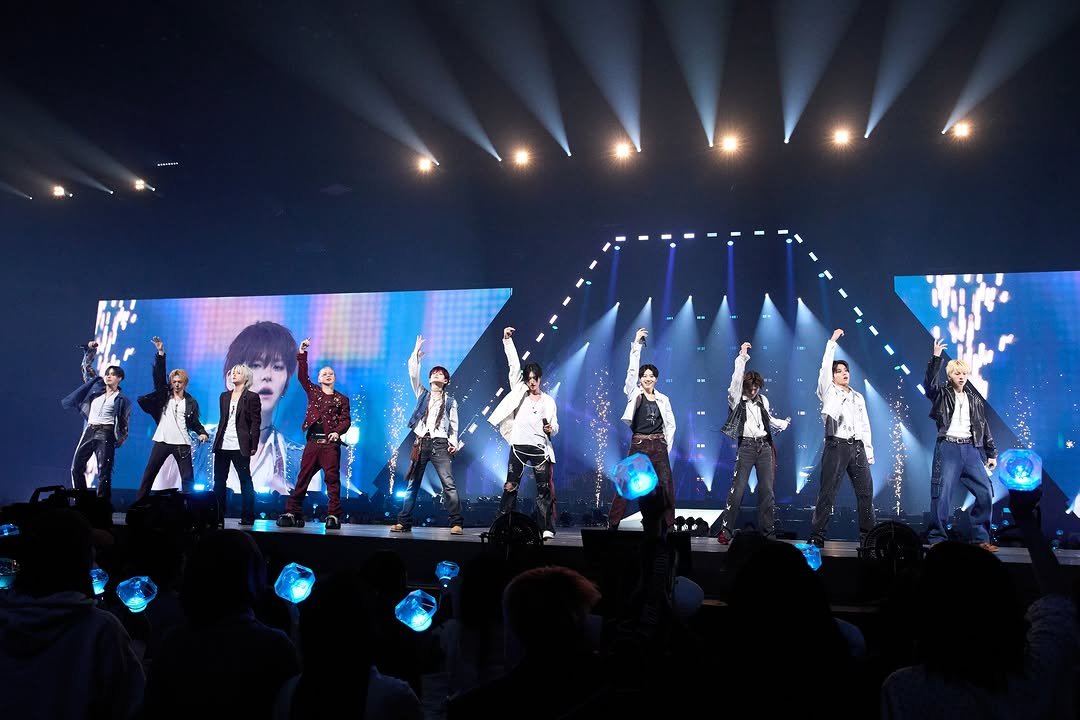 Photo by YG JAPAN OFFICIAL on January 11, 2026. May be an image of one or more people, bangs, concert and text.