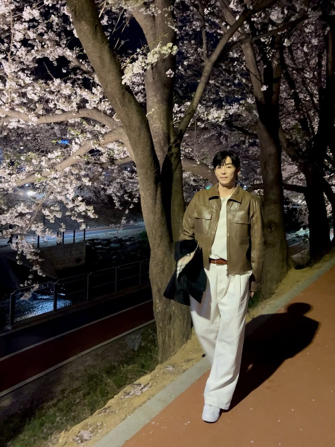 yihan_jin 게시물 이미지: 마지막 벚꽃. 🌸