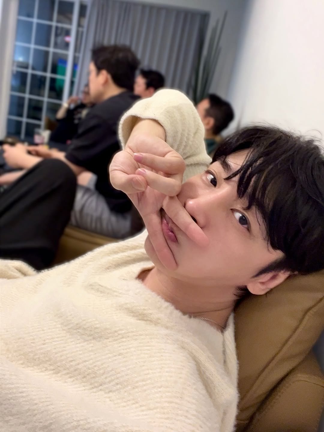 yihan_jin 게시물 이미지: ✌️
