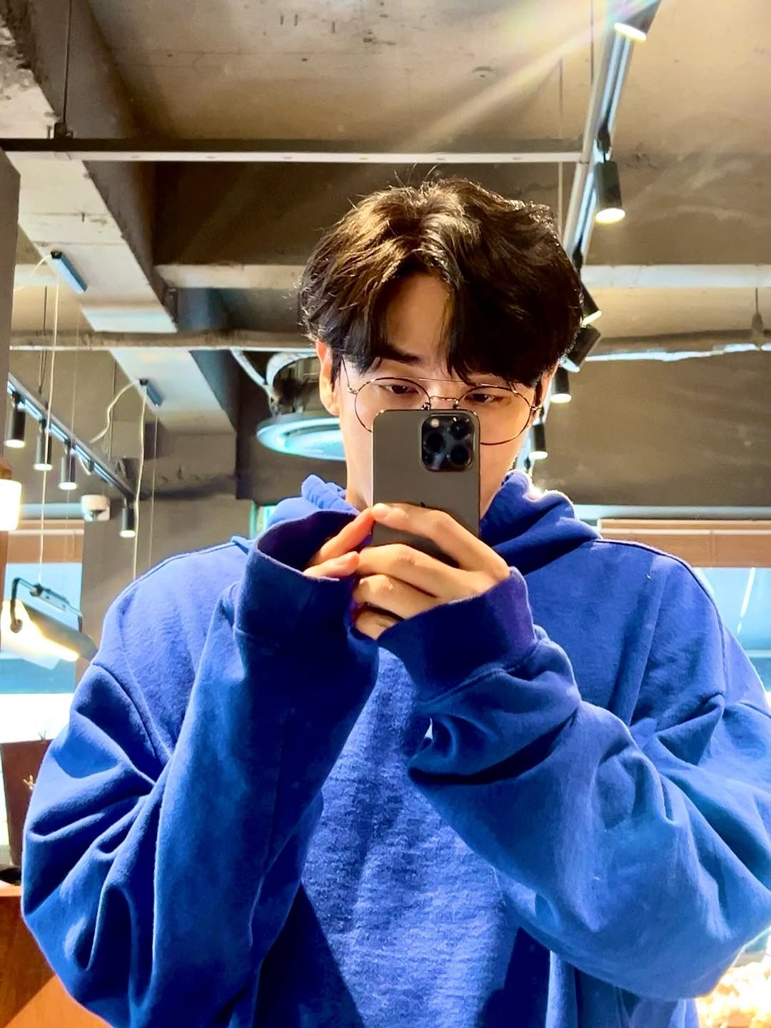 Photo by 진이한 JinYiHan on April 02, 2026. May be a selfie of phone, duffle coat, mirror, top and text.