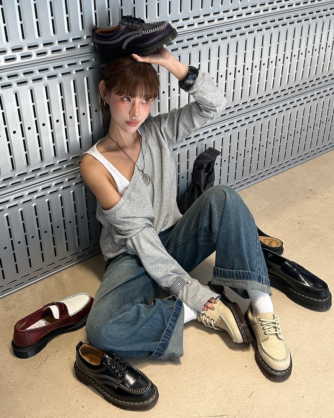 Photo shared by 혜지투즈 on September 18, 2025 tagging @drmartenskr, and @empty.seoul.kr. May be an image of 1 person, wingtip shoes, sandals, boots and text.