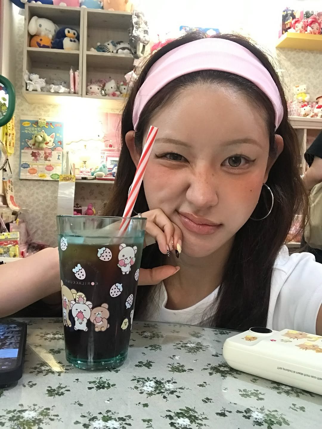 Photo by 혜지투즈 on August 08, 2025. May be an image of 1 person and text.