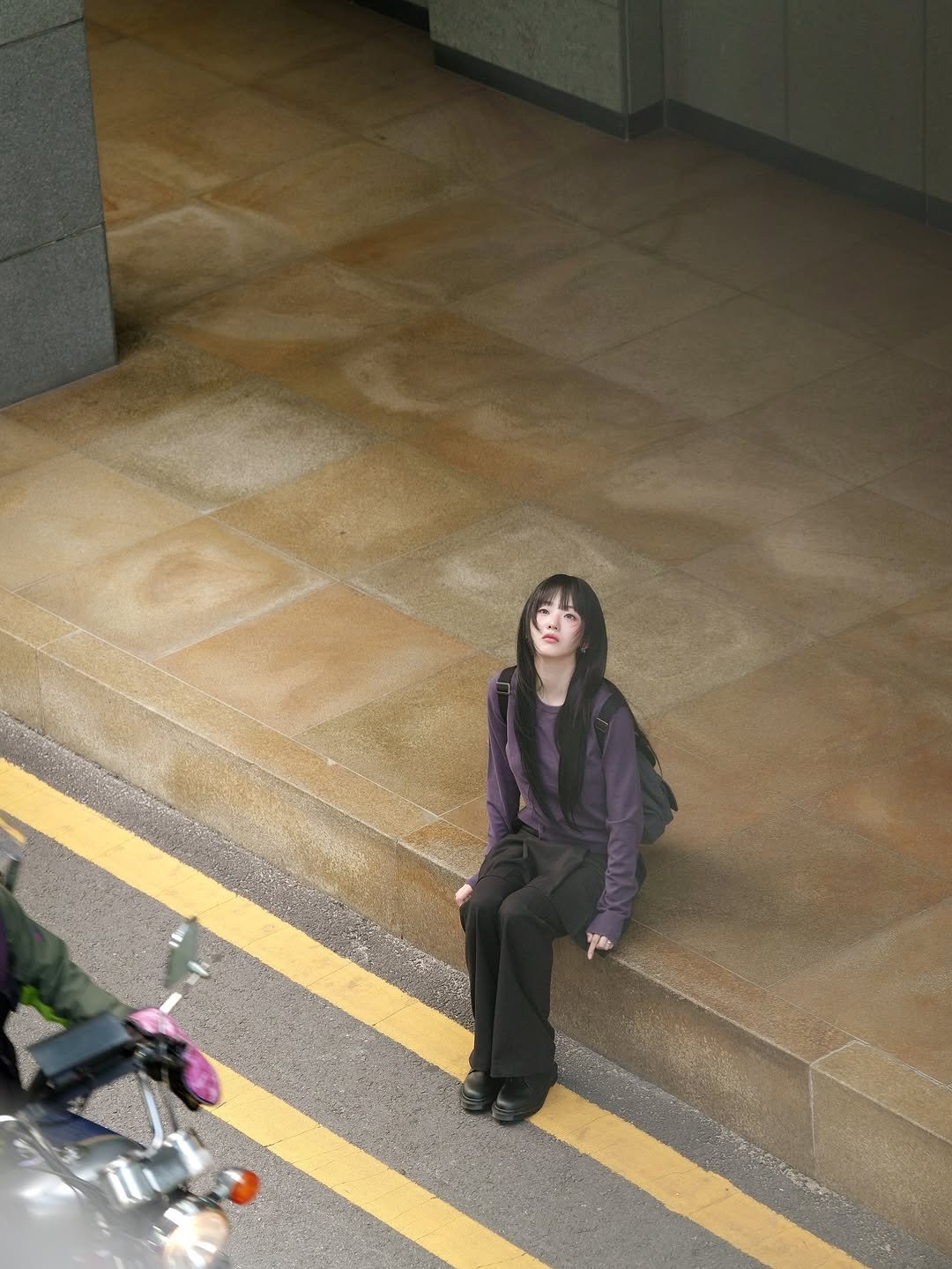 Photo by 조이현 cho yihyun on November 05, 2025. May be an image of one or more people, people smoking, cigarette, street and text.