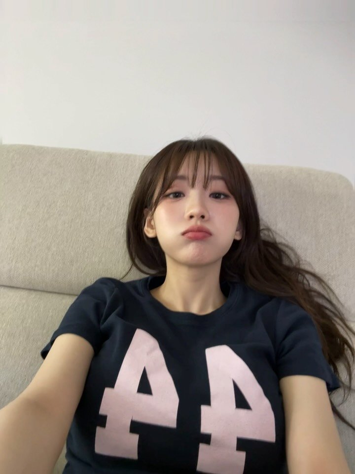 yihyun_1208 게시물 이미지: Lazy girl의 사진모음
그리고 어울리지 않는 bgm 
뒤죽박죽이 매력이야(아마도)🫠😐😬