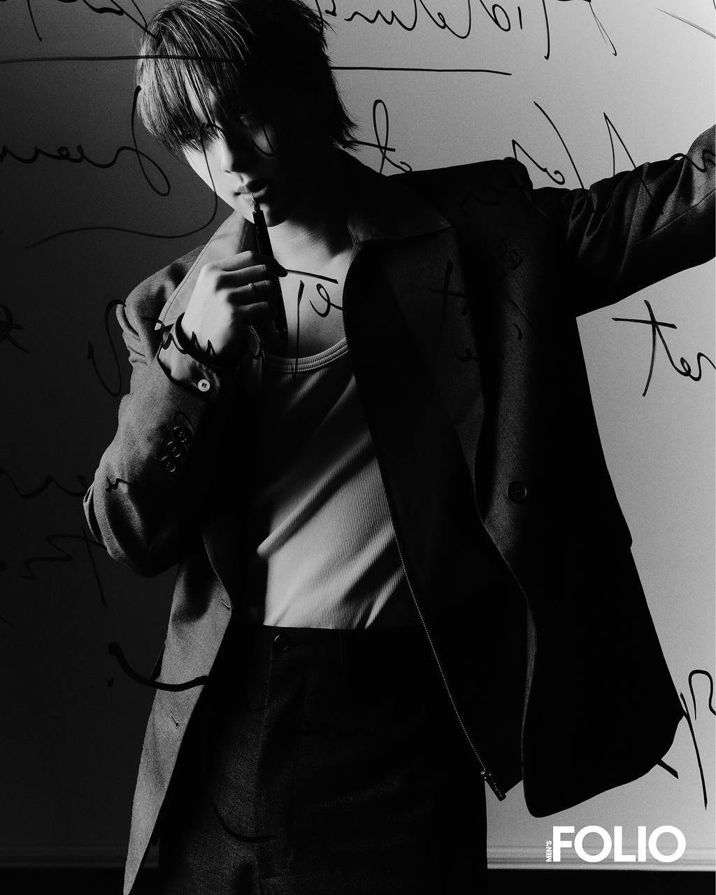 Photo by 임시완 on November 11, 2025. May be a black-and-white image of suit, bolo tie, poster, magazine, top and text.