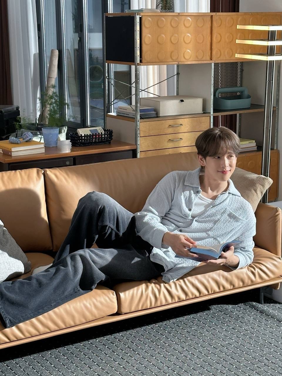 Photo shared by 임시완 on October 22, 2025 tagging @narwal.korea. May be an image of sofa, armchair, chaise lounge, indoors, living room and text.