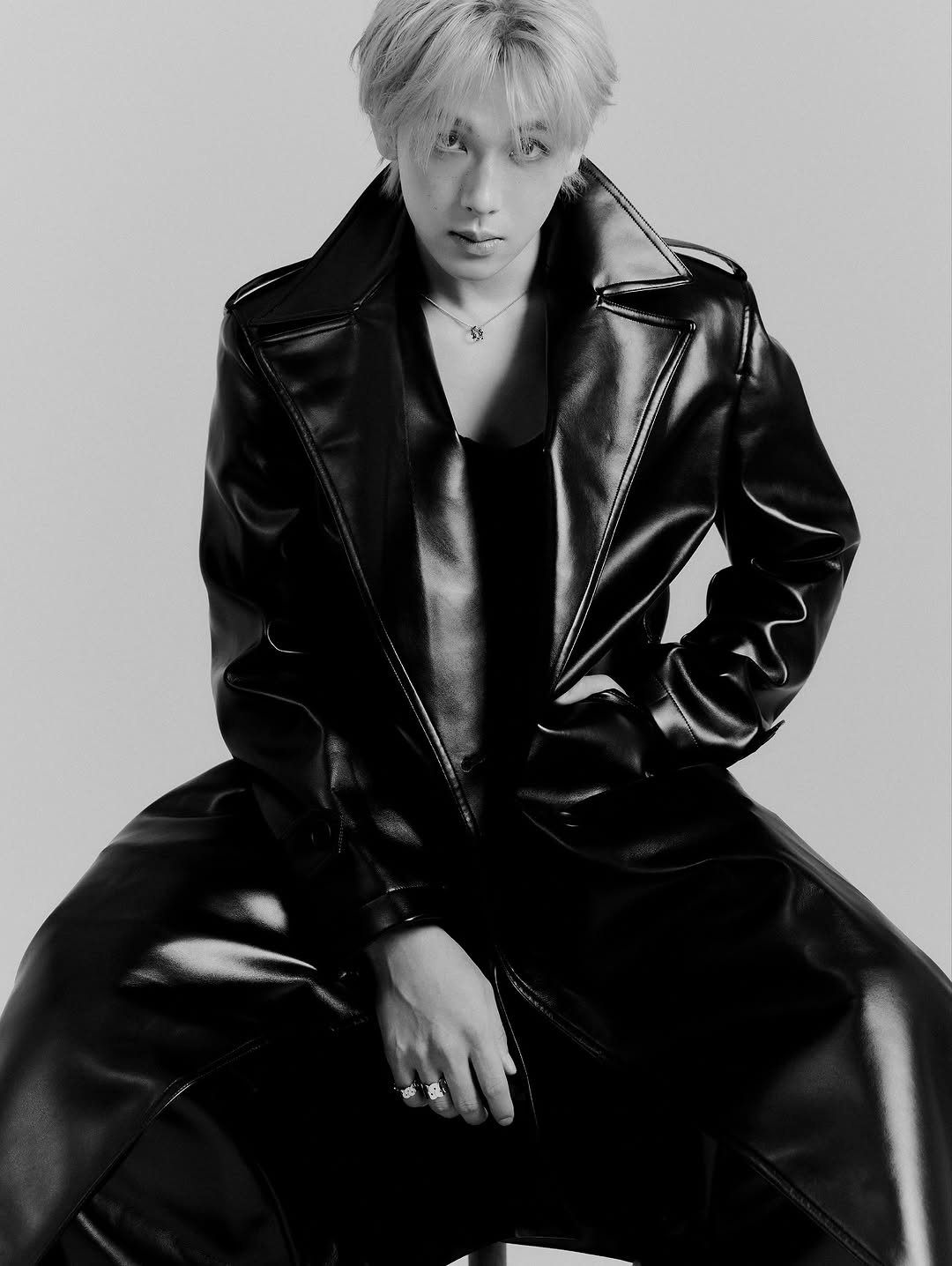 Photo by SMArt on November 19, 2025. May be an image of one or more people, bangs, blonde hair, makeup, bolo tie, magazine, top and text.