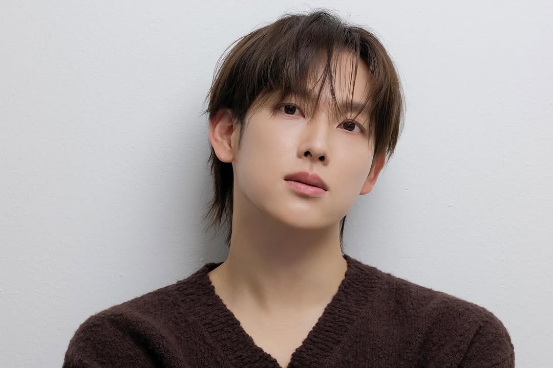 Photo by 임시완 on November 30, 2025. May be an image of one or more people, bangs and text.