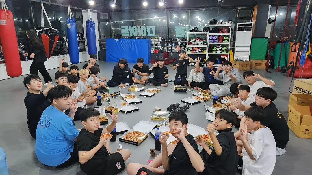 Photo by 킥복싱.주짓수.MMA | 양주투혼정심관 on October 22, 2025. May be an image of trampoline, punching bag and text.