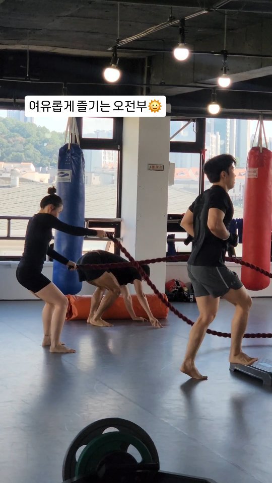 yj_toohon 게시물 이미지: 여유롭게 즐기는 오전반🌞
VS
도파민 터지는 저녁반🔥
당신의 선택은?

#양주킥복싱...