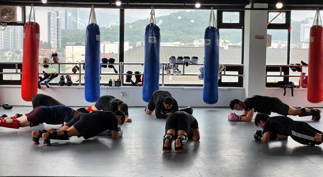 Photo by 킥복싱.주짓수.MMA | 양주투혼정심관 on July 07, 2025. May be an image of 5 people, people practicing yoga, punching bag and text.