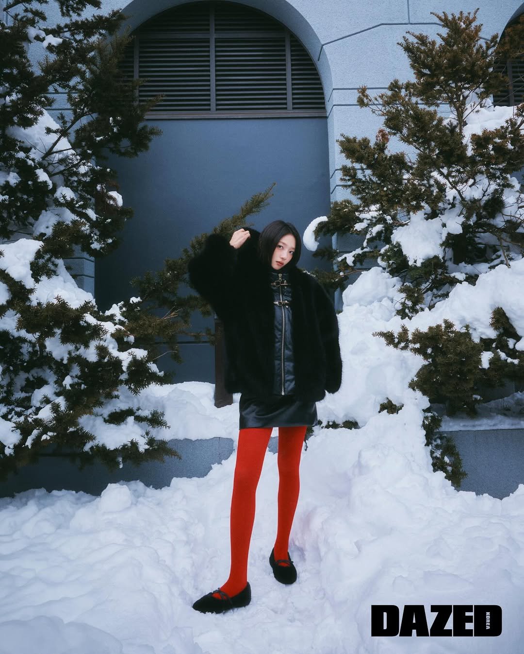 Photo by 표예진 on December 23, 2025. May be an image of standing, overcoat, tights, parka, snow and text.