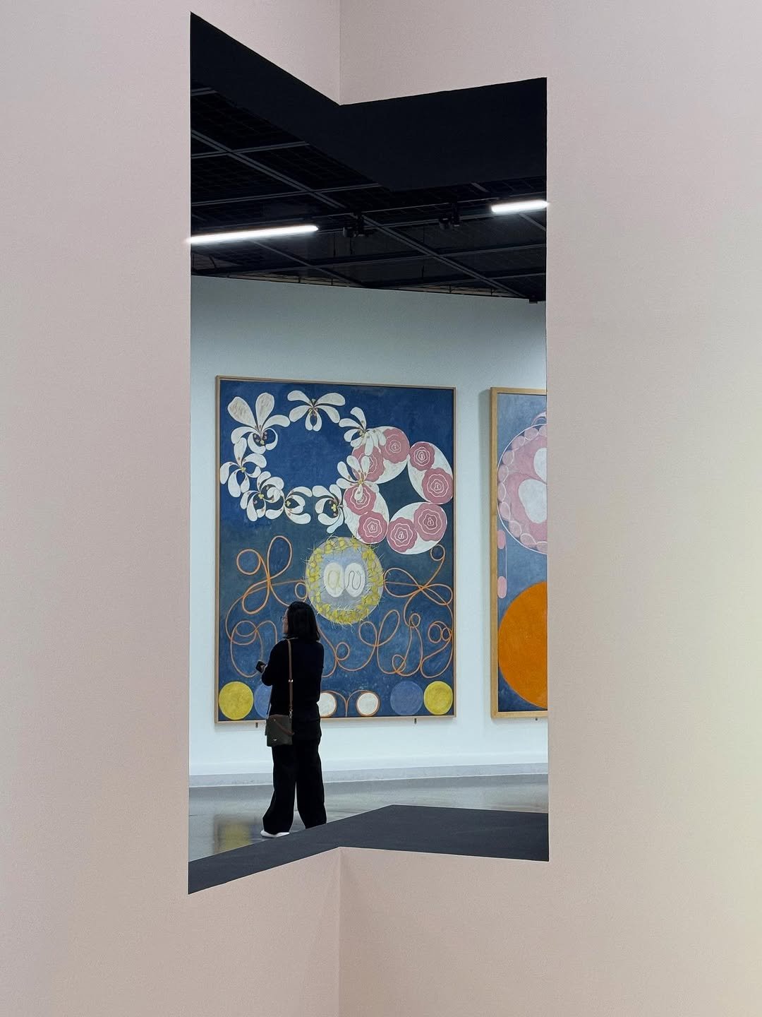 Photo by 김민철 on October 26, 2025. May be art of text.