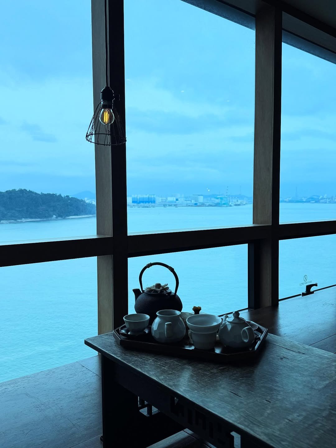 Photo by 김민철 on October 18, 2025. May be an image of tea and text.