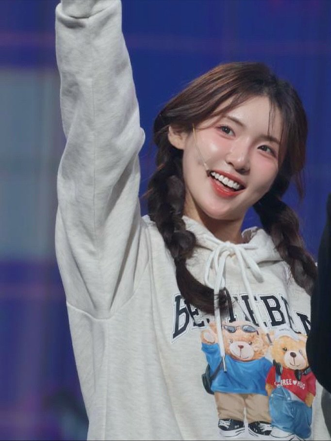 yo_ryeong 게시물 이미지: 🙇🏻‍♀️처음으로 해본 양갈래 땋기🙇🏻‍♀️

히히 맘에 들오🩷

예쁘게 찍어주신...
