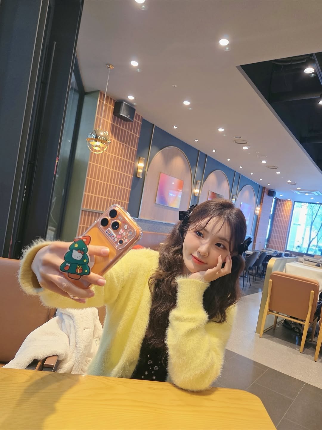 Photo shared by 채효령 on November 06, 2025 tagging @kimstar_w. May be an image of phone and text.