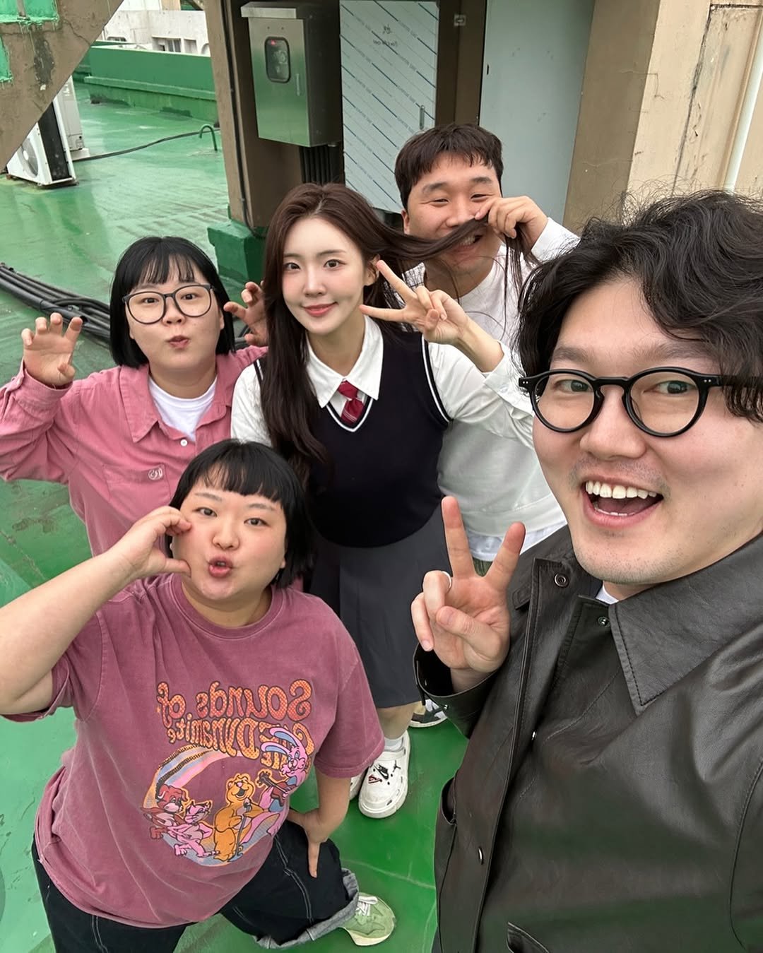 Photo shared by 채효령 on May 10, 2025 tagging @keemoon2, @sukyeong2ya, @aaaaaaa_reum, and @joung_yul. May be a selfie of 4 people, hair and text.