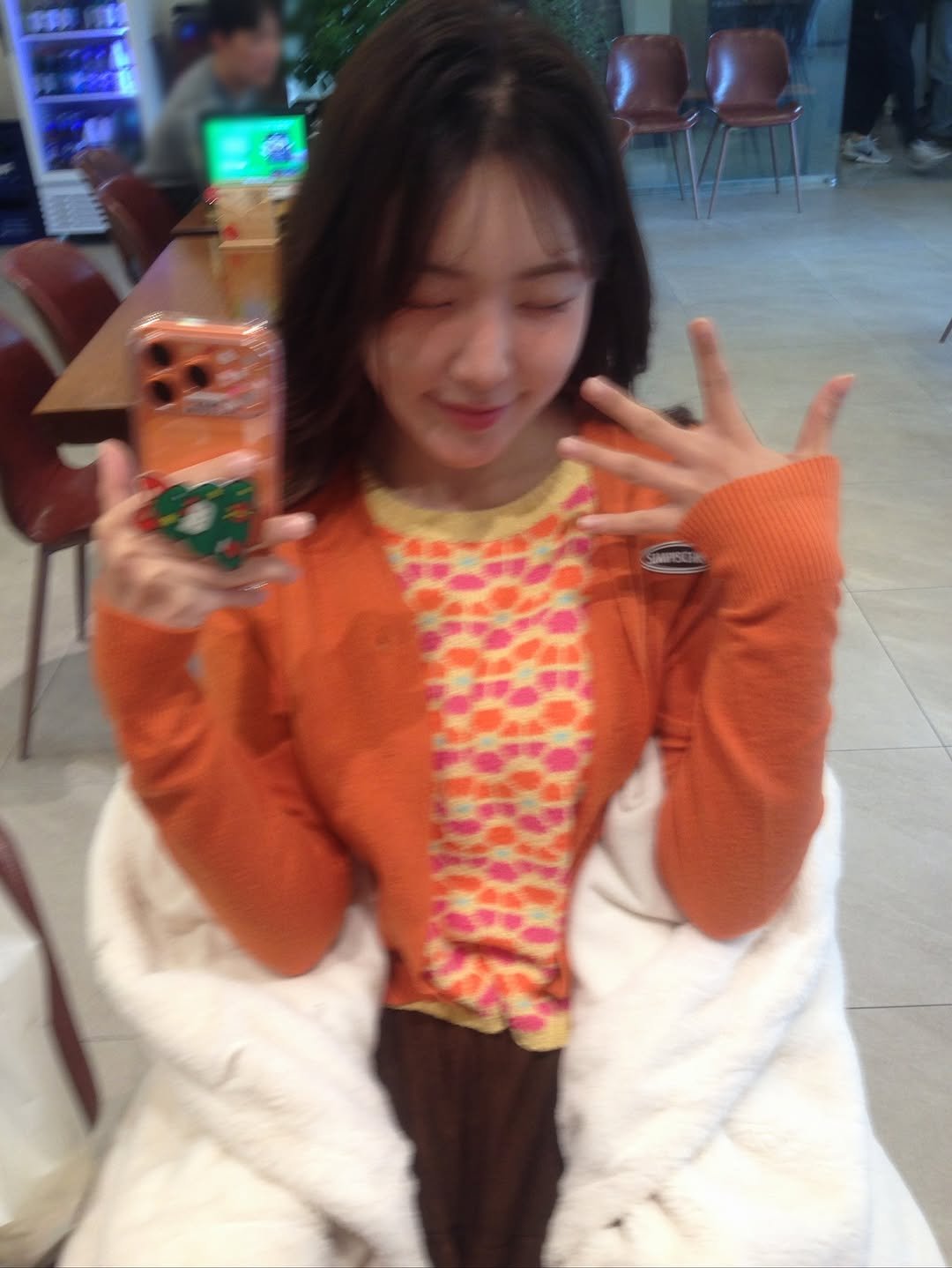 Photo shared by 채효령 on November 15, 2025 tagging @hhongnayoung. May be an image of one or more people, hair, duffle coat, parka, sweater, top and text.