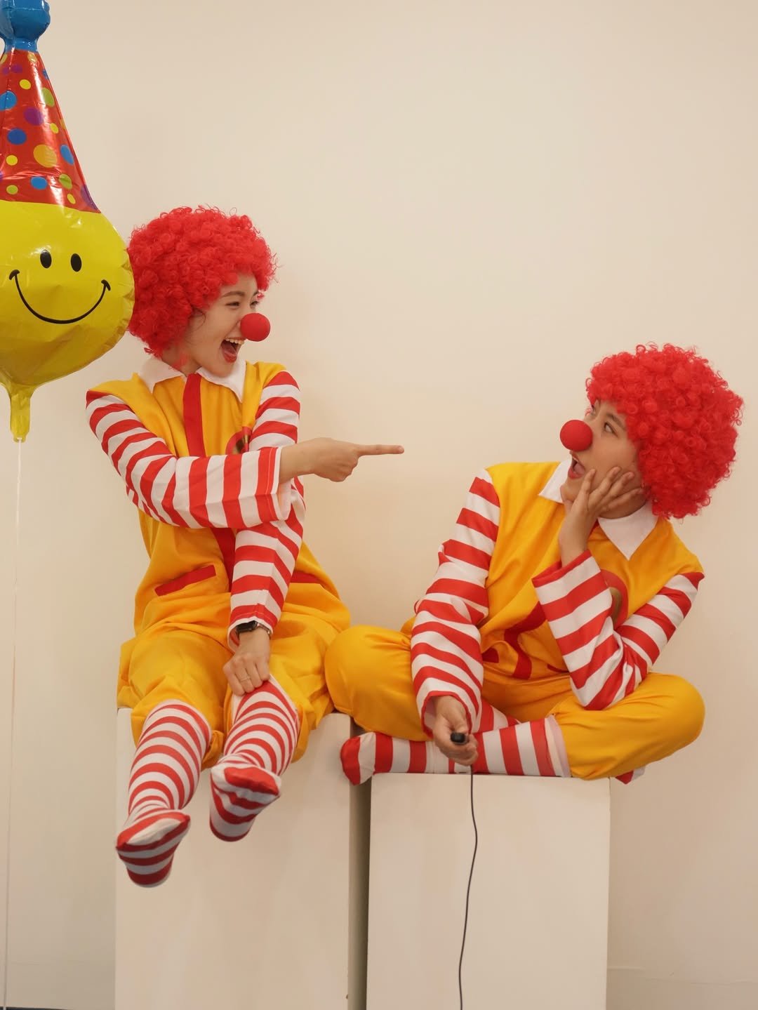 Photo by 채효령 on March 06, 2026. May be an image of balloon, french fries, beach ball and text.